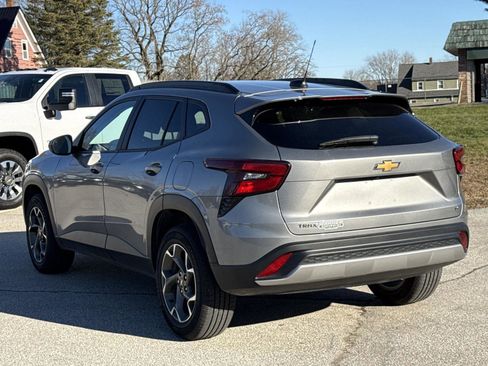 Used 2024 Chevrolet Trax LT w/ Driver Confidence Package image 7