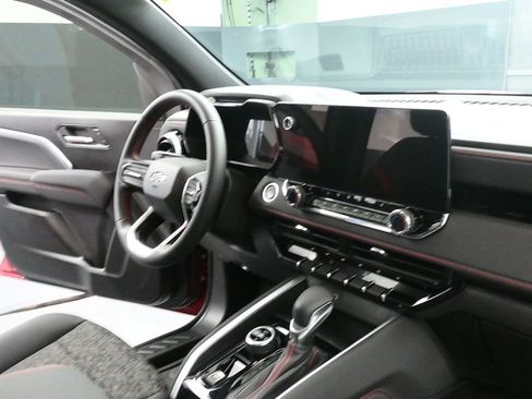 Used 2024 Chevrolet Colorado Z71 w/ Z71 Convenience Package 2 image 25