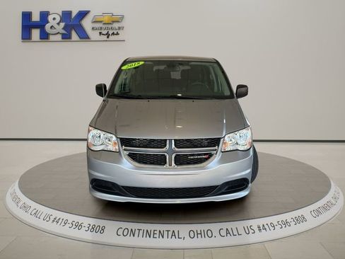 Used 2018 Dodge Grand Caravan SE FWD image 2