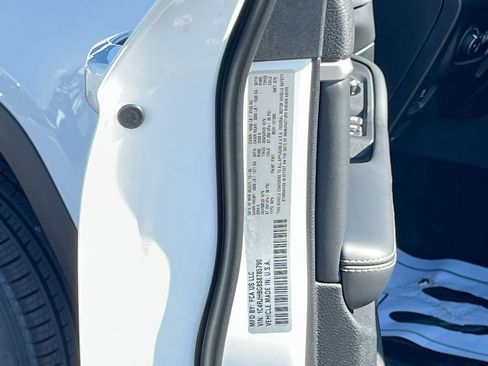 New 2025 Jeep Grand Cherokee Limited image 32