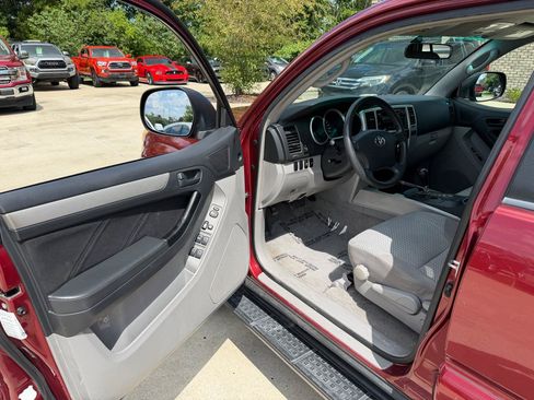 Used 2009 Toyota 4Runner SR5 RWD image 9