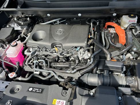 Used 2024 Toyota RAV4 LE image 32