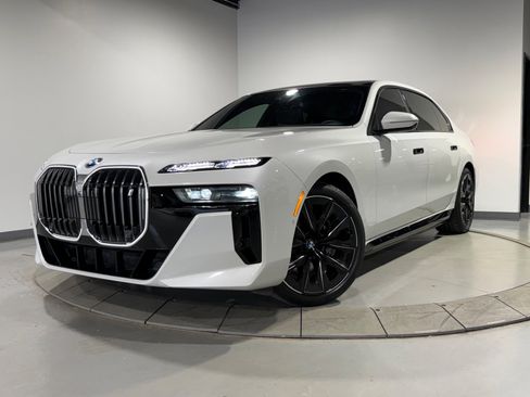 Used 2023 BMW i7 xDrive60 w/ Executive Package 2 AWD/4WD image 1