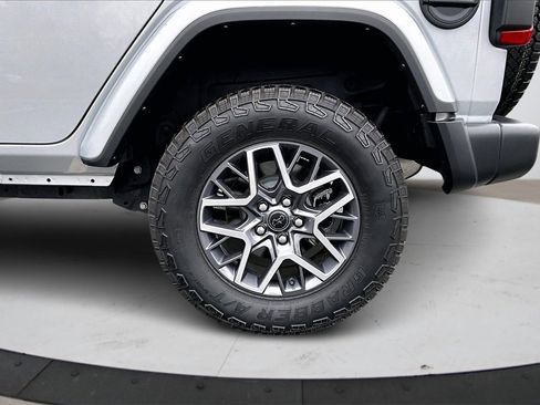Certified 2024 Jeep Wrangler Sahara image 33