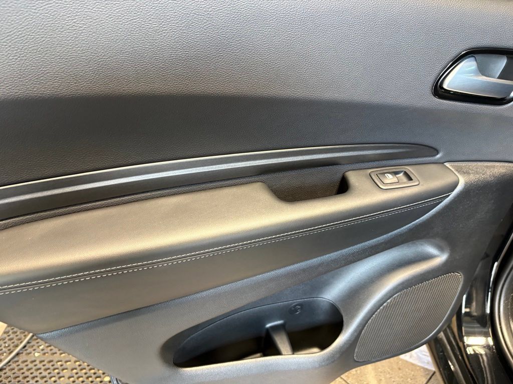 Used 2022 Dodge Durango SXT w/ Blacktop Package AWD/4WD image 18