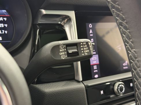 Certified 2022 Porsche Macan image 46