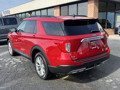 Used 2023 Ford Explorer XLT w/ Equipment Group 202A image 9
