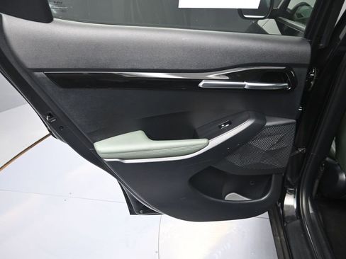 Certified 2024 Kia Seltos SX w/ SX Sunroof Package image 32