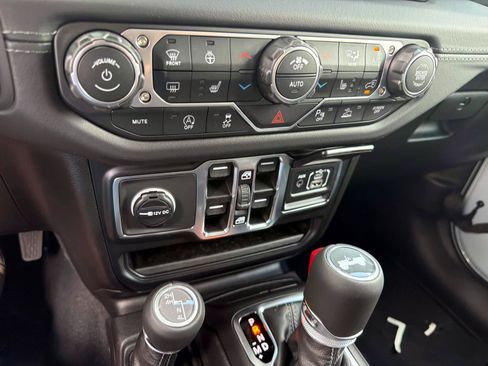 New 2026 Jeep Wrangler Unlimited Sahara w/ Whitecap Package AWD/4WD image 19
