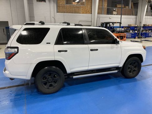 Used 2021 Toyota 4Runner SR5 AWD/4WD image 8