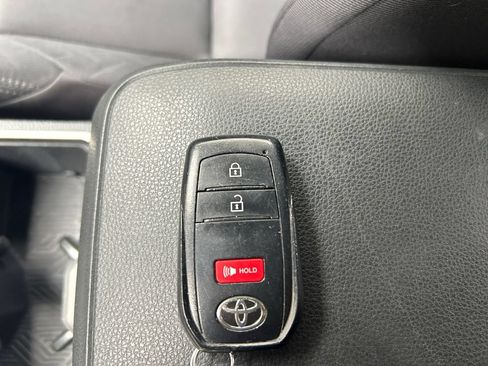Used 2024 Toyota Tacoma SR5 AWD/4WD image 31