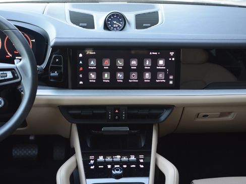 Certified 2025 Porsche Cayenne E-Hybrid Coupe AWD/4WD image 11