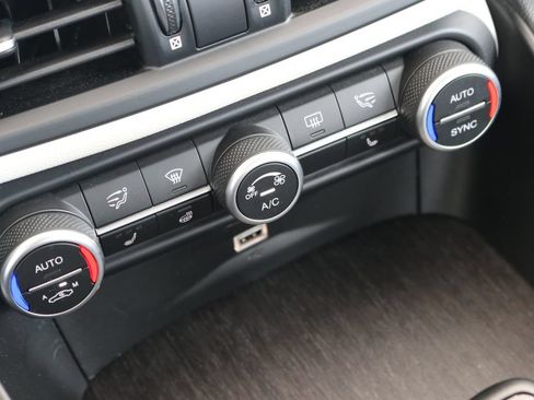 Used 2019 Alfa Romeo Giulia Ti AWD/4WD image 12