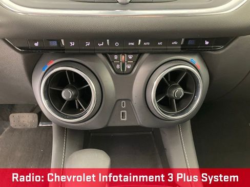 Used 2025 Chevrolet Blazer LT AWD/4WD image 9