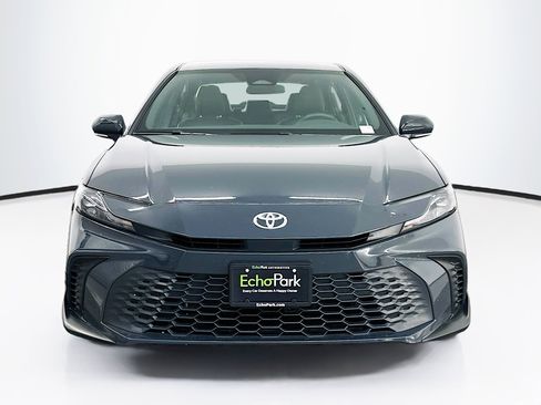 Used 2025 Toyota Camry SE image 2