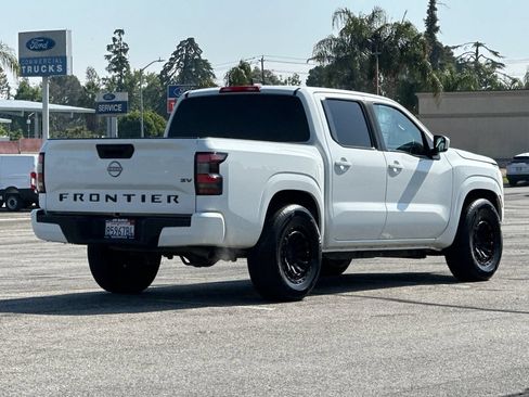 Used 2023 Nissan Frontier SV RWD image 3