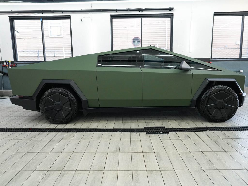 Used 2024 Tesla Cybertruck Cyberbeast AWD/4WD image 5