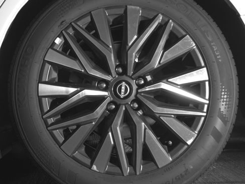 Used 2025 Nissan Altima 2.5 SV FWD image 14