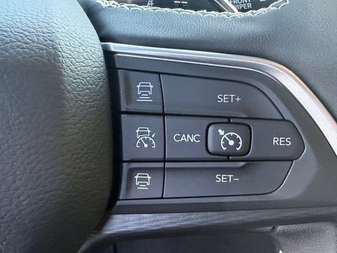 Used 2024 Jeep Grand Cherokee L Laredo RWD image 21