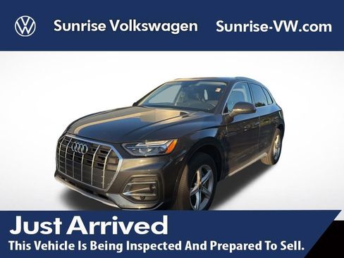 Used 2023 Audi Q5 2.0T Premium w/ Convenience Package image 1