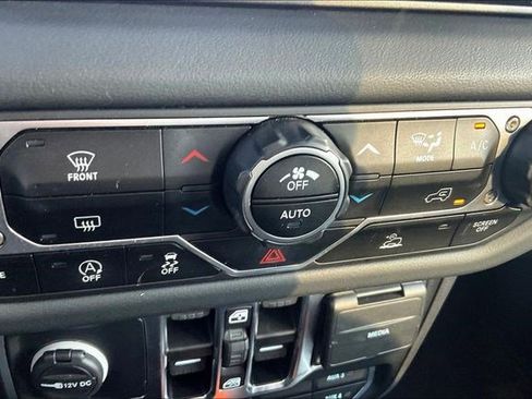 Used 2024 Jeep Wrangler Unlimited Rubicon image 36