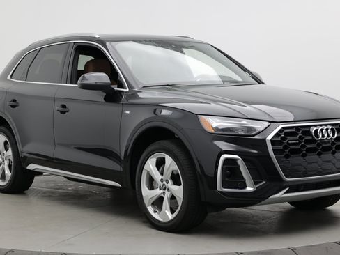 Used 2024 Audi Q5 2.0T Premium Plus w/ Premium Plus Package AWD/4WD image 3