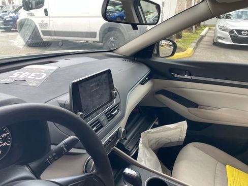 Used 2022 Nissan Altima 2.5 SV image 3