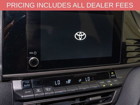 Used 2025 Toyota Camry SE FWD image 12