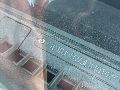 Used 2018 Jeep Wrangler Unlimited Sahara image 8