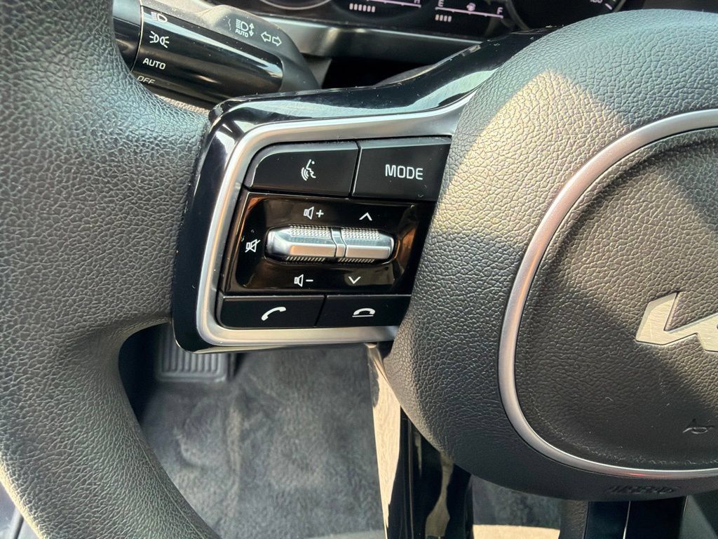 Certified 2023 Kia Sorento LX AWD/4WD image 15