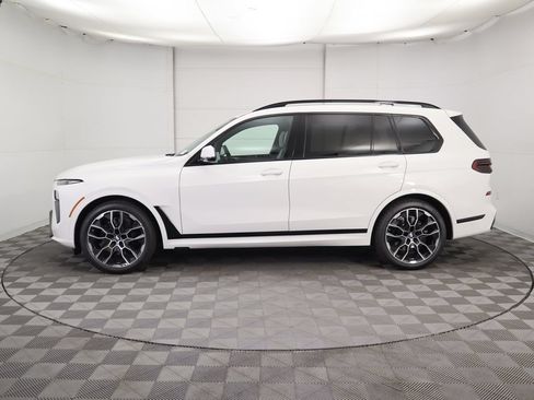 Used 2026 BMW X7 xDrive40i AWD/4WD image 9