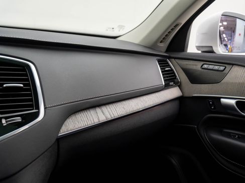 Used 2024 Volvo XC90 B6 Ultimate w/ Protection Package image 30