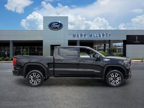 Used 2023 GMC Sierra 1500 AT4 w/ Technology Package AWD/4WD image 6