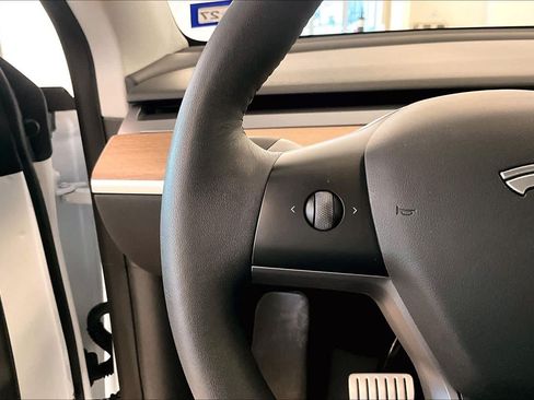 Used 2022 Tesla Model Y Performance AWD/4WD image 21