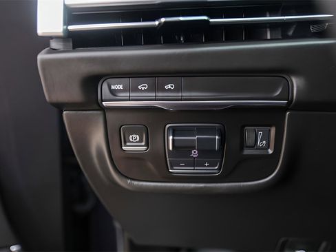 Certified 2025 Cadillac Escalade Sport Platinum w/ LPO, ONYX Package image 15