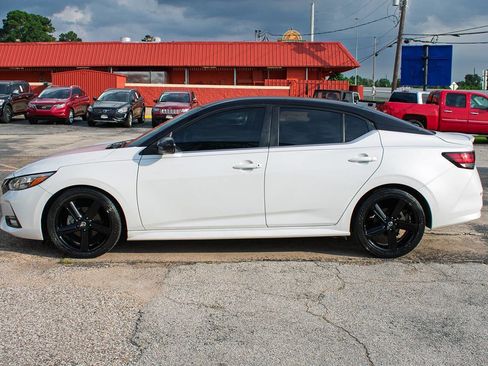 Used 2021 Nissan Sentra SR w/ Lighting Package FWD image 3