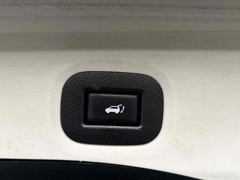 Used 2018 Nissan Rogue SL FWD image 15