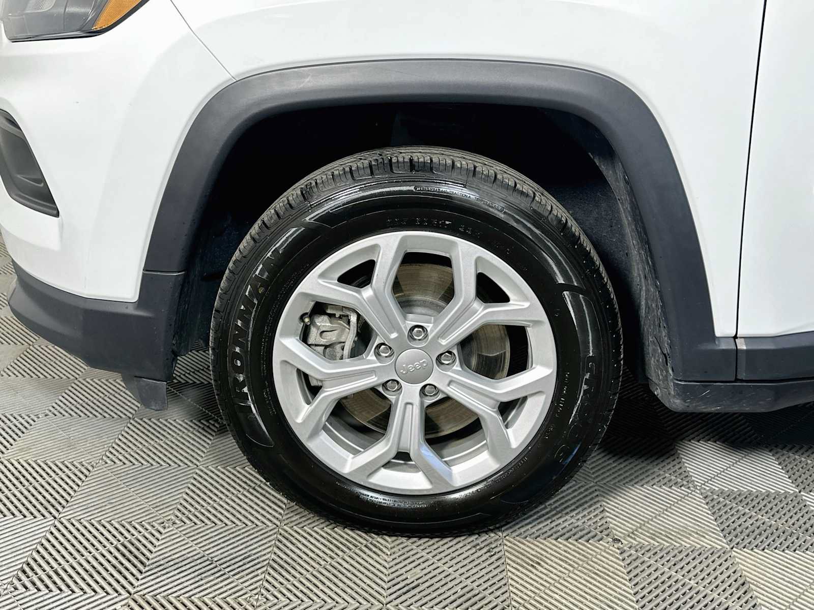 Used 2024 Jeep Compass Latitude AWD/4WD image 28