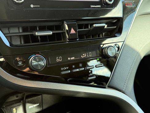 Used 2022 Toyota Camry LE image 28