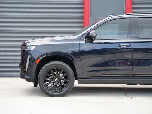 Used 2023 Cadillac Escalade ESV Sport Platinum w/ LPO, ONYX Package RWD image 4