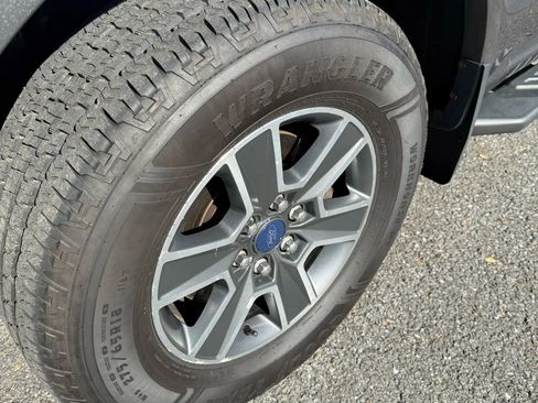 Used 2015 Ford F150 XLT w/ Equipment Group 302A Luxury image 9