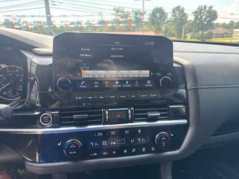 Used 2023 Nissan Pathfinder SL AWD/4WD image 6