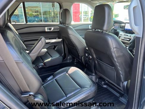 Used 2022 Ford Explorer XLT w/ Equipment Group 202A AWD/4WD image 21