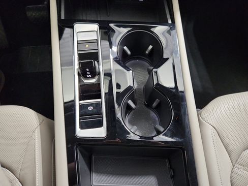 Certified 2025 Volkswagen Atlas SE w/ Panoramic Sunroof Package image 24