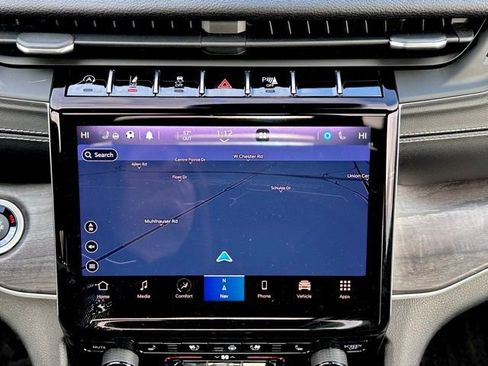 Used 2021 Jeep Grand Cherokee L Limited w/ Luxury Tech Group II image 16