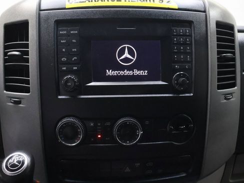 Used 2018 Mercedes-Benz Sprinter 2500 image 19