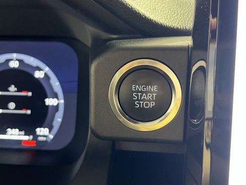 Used 2025 Toyota 4Runner Limited AWD/4WD image 37
