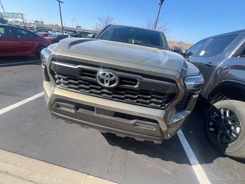 Used 2025 Toyota Tacoma TRD Off-Road image 8