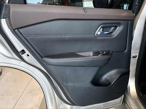 Used 2021 Nissan Rogue SL w/ Premium Package image 22