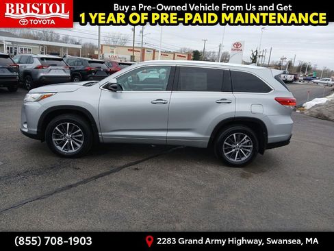 Used 2017 Toyota Highlander XLE w/ Carpet Mat Package image 4